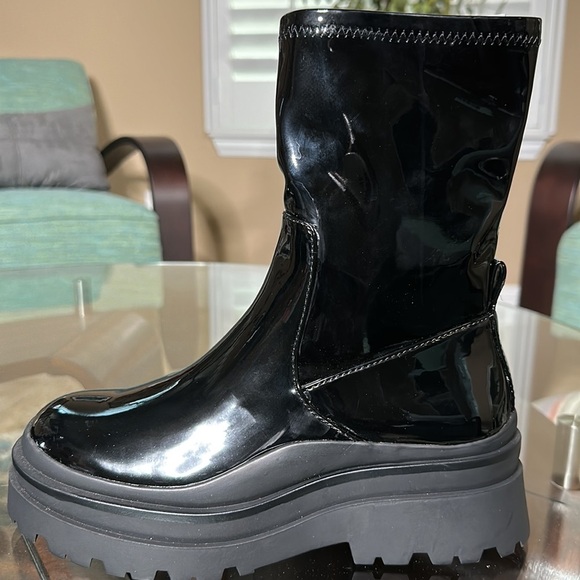 Aldo Bigshot Bootie size 7.5 Black Patent Vegan Leather Chunky Chelsea platform - Picture 7 of 16
